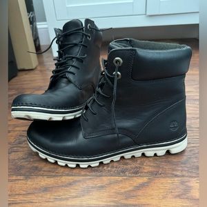 Like New- Women’s Timberland Brookton waterproof boots